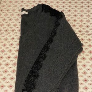 Heather gray v-neck sweater with lace trim sleeve